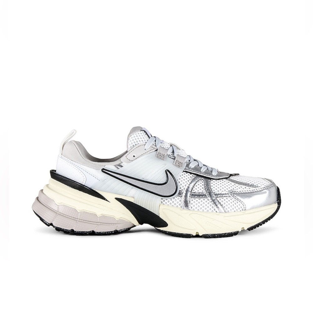 Nike V2K Run Sneaker